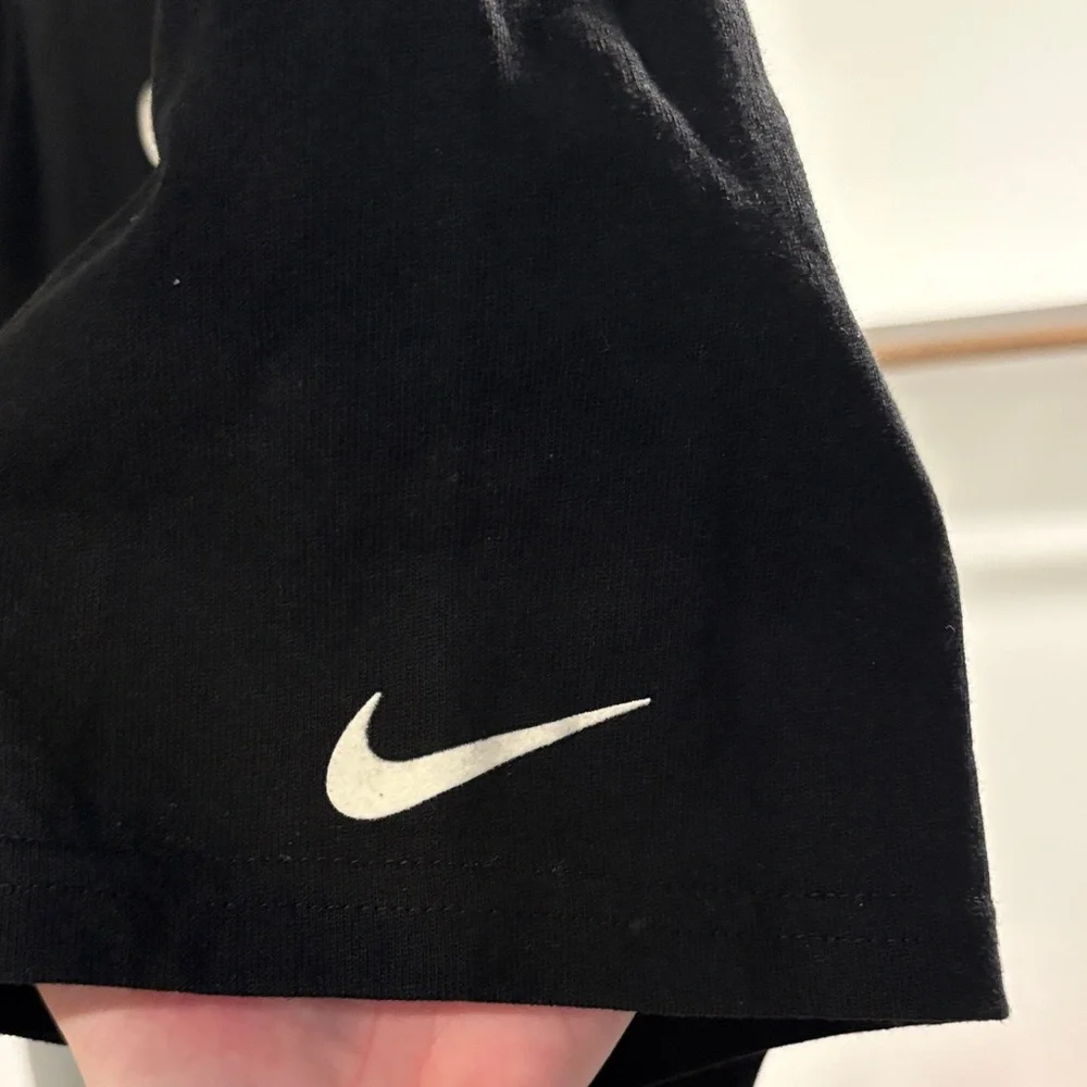 Nike Black Short Sleeve Men's Tee - Picture 3 of 4